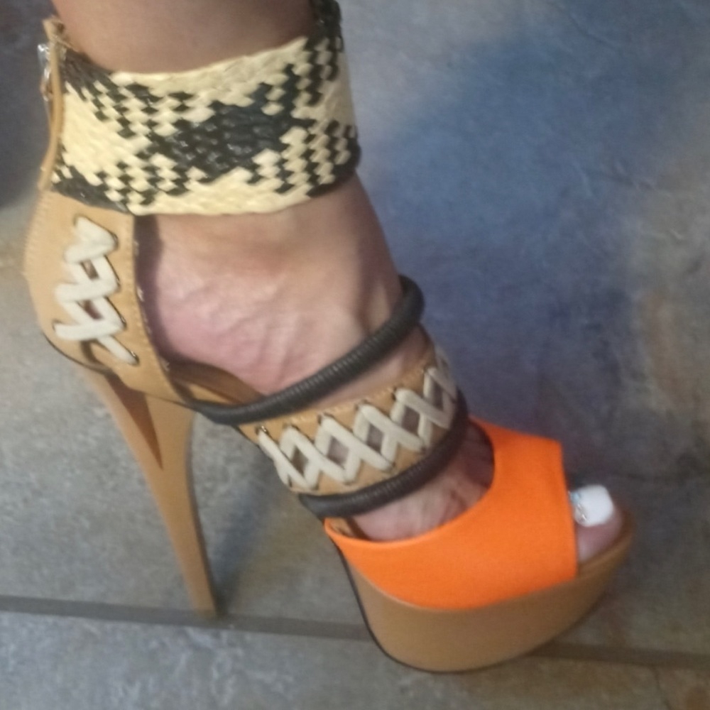 GX by Gwen Stefani | Camel & Natural Dreamy Peep-Toe Pump 👠